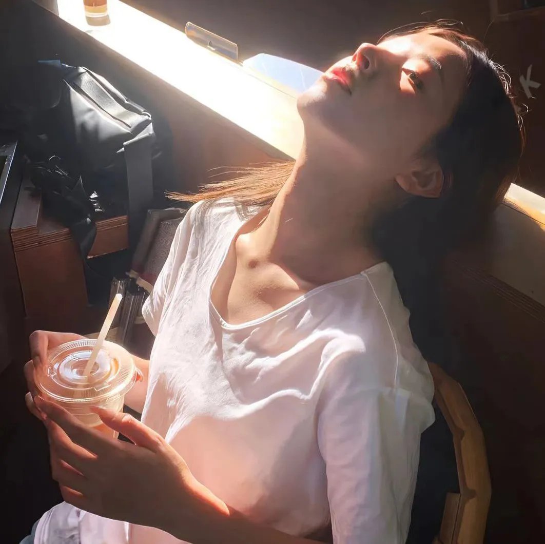 军舰春光